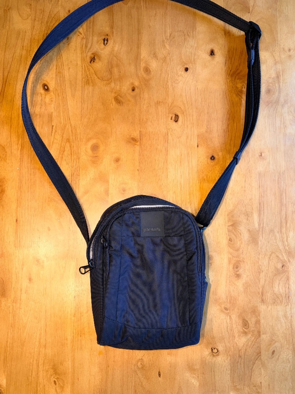 Pacsafe Metrosafe LS Black Anti-Theft Crossbody Bag RFID Blocking Travel Purse